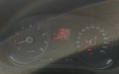 Volkswagen Polo VI (EU Market), 2011 год, 650 000 рублей, 2 фотография