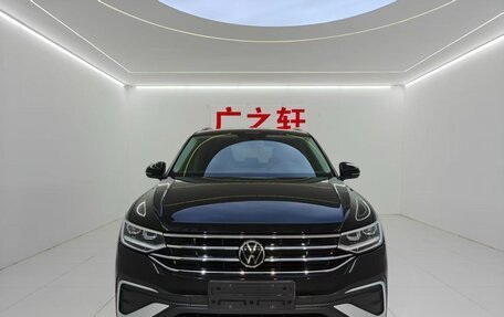 Volkswagen Tiguan II, 2022 год, 2 421 000 рублей, 2 фотография