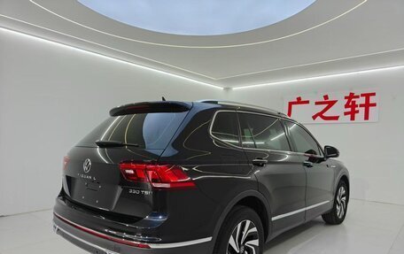 Volkswagen Tiguan II, 2022 год, 2 421 000 рублей, 4 фотография