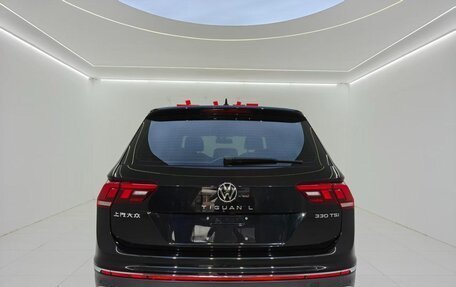 Volkswagen Tiguan II, 2022 год, 2 421 000 рублей, 5 фотография