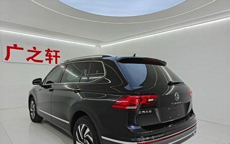 Volkswagen Tiguan II, 2022 год, 2 421 000 рублей, 6 фотография