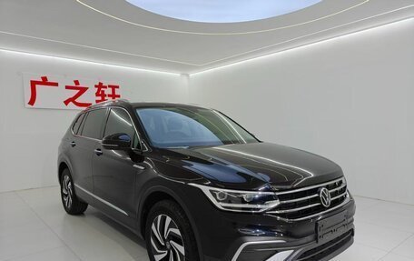 Volkswagen Tiguan II, 2022 год, 2 421 000 рублей, 3 фотография