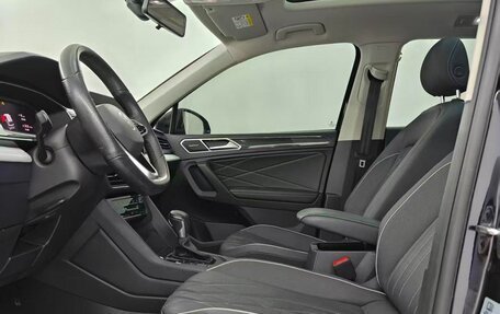 Volkswagen Tiguan II, 2022 год, 2 421 000 рублей, 7 фотография
