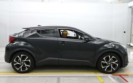 Toyota C-HR I рестайлинг, 2022 год, 2 000 030 рублей, 3 фотография
