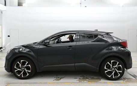 Toyota C-HR I рестайлинг, 2022 год, 2 000 030 рублей, 4 фотография
