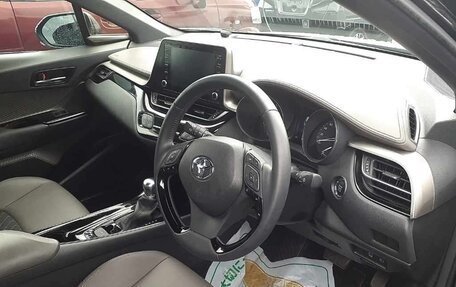 Toyota C-HR I рестайлинг, 2022 год, 2 000 030 рублей, 8 фотография