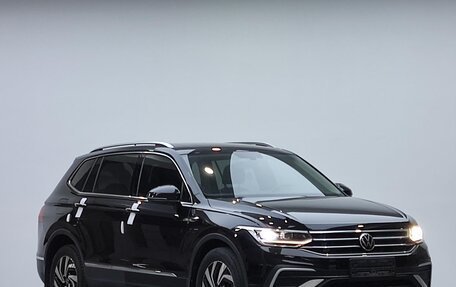 Volkswagen Tiguan II, 2022 год, 2 391 000 рублей, 3 фотография