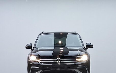 Volkswagen Tiguan II, 2022 год, 2 391 000 рублей, 2 фотография