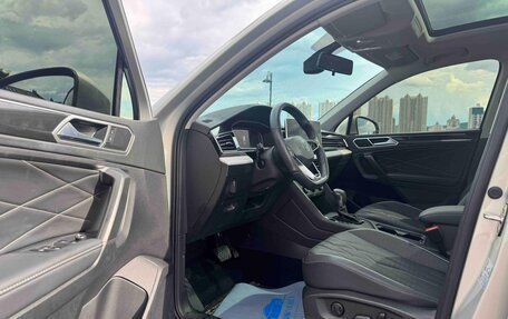 Volkswagen Tiguan II, 2022 год, 2 430 000 рублей, 7 фотография