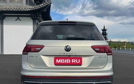 Volkswagen Tiguan II, 2022 год, 2 430 000 рублей, 5 фотография
