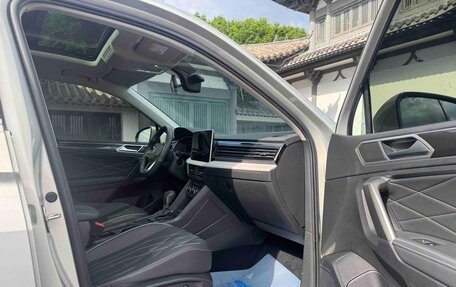 Volkswagen Tiguan II, 2022 год, 2 430 000 рублей, 12 фотография