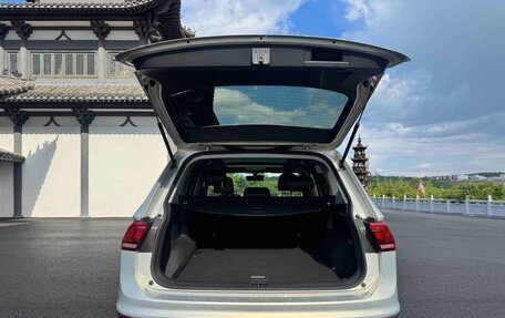 Volkswagen Tiguan II, 2022 год, 2 430 000 рублей, 16 фотография