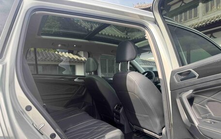 Volkswagen Tiguan II, 2022 год, 2 430 000 рублей, 13 фотография