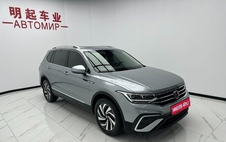 Volkswagen Tiguan II, 2023 год, 1 900 000 рублей, 2 фотография