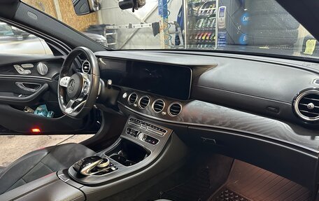 Mercedes-Benz E-Класс, 2019 год, 4 200 000 рублей, 16 фотография