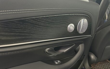 Mercedes-Benz E-Класс, 2019 год, 4 200 000 рублей, 18 фотография