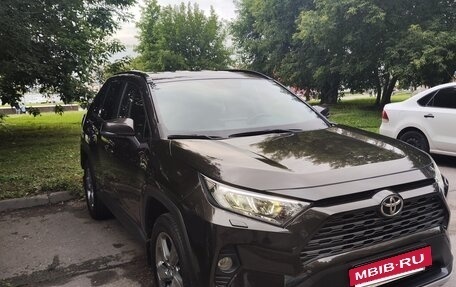 Toyota RAV4, 2021 год, 3 510 000 рублей, 2 фотография