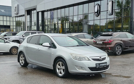 Opel Astra J, 2012 год, 675 000 рублей, 3 фотография