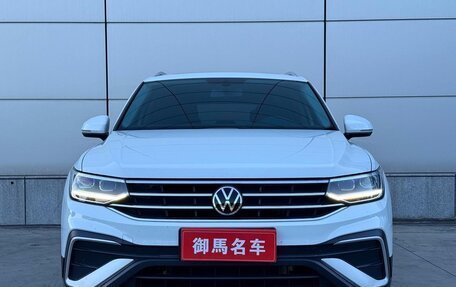 Volkswagen Tiguan II, 2022 год, 2 381 000 рублей, 2 фотография