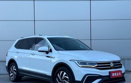 Volkswagen Tiguan II, 2022 год, 2 381 000 рублей, 3 фотография