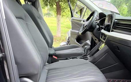 Volkswagen Tiguan II, 2022 год, 2 342 000 рублей, 10 фотография