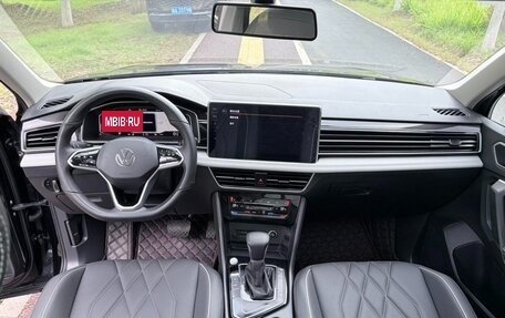 Volkswagen Tiguan II, 2022 год, 2 342 000 рублей, 8 фотография