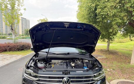 Volkswagen Tiguan II, 2022 год, 2 342 000 рублей, 13 фотография