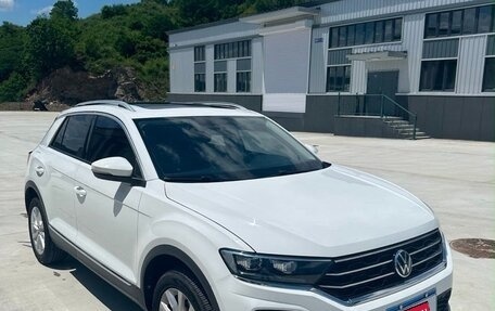 Volkswagen T-Roc I, 2022 год, 1 450 000 рублей, 1 фотография