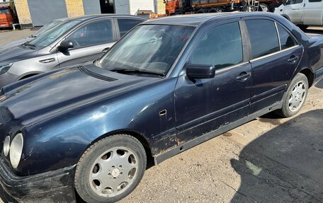 Mercedes-Benz E-Класс, 1996 год, 230 000 рублей, 3 фотография