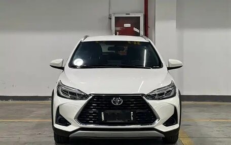 Toyota Yaris XP150 рестайлинг, 2022 год, 1 335 000 рублей, 2 фотография