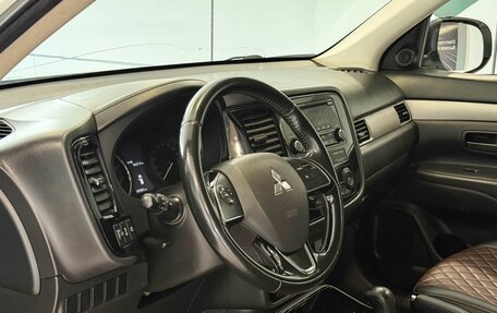 Mitsubishi Outlander III рестайлинг 3, 2017 год, 1 657 000 рублей, 8 фотография