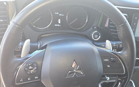 Mitsubishi Outlander III рестайлинг 3, 2020 год, 2 550 000 рублей, 12 фотография
