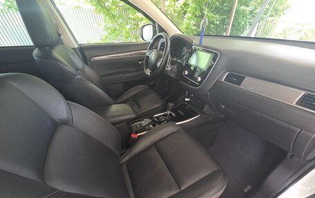 Mitsubishi Outlander III рестайлинг 3, 2020 год, 2 550 000 рублей, 22 фотография