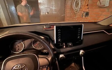 Toyota RAV4, 2019 год, 2 400 000 рублей, 5 фотография