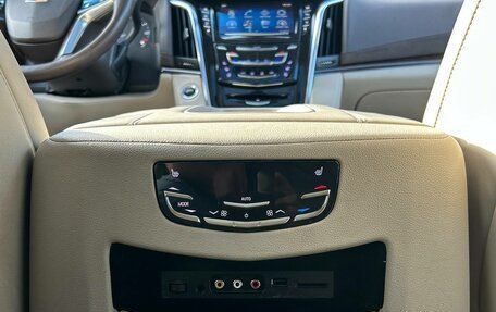Cadillac Escalade IV, 2015 год, 2 499 000 рублей, 21 фотография