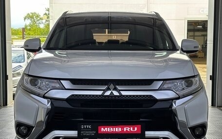Mitsubishi Outlander III рестайлинг 3, 2022 год, 2 800 000 рублей, 2 фотография