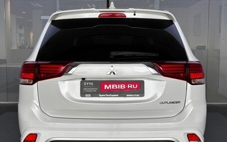 Mitsubishi Outlander III рестайлинг 3, 2022 год, 2 800 000 рублей, 7 фотография