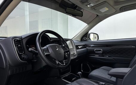 Mitsubishi Outlander III рестайлинг 3, 2022 год, 2 800 000 рублей, 20 фотография