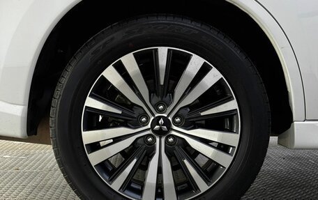 Mitsubishi Outlander III рестайлинг 3, 2022 год, 2 800 000 рублей, 22 фотография