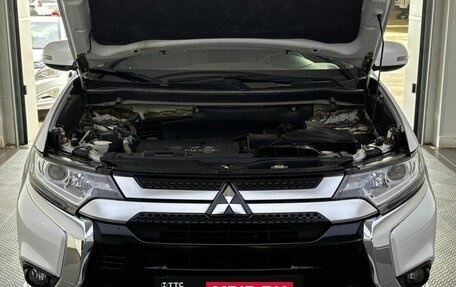 Mitsubishi Outlander III рестайлинг 3, 2022 год, 2 800 000 рублей, 11 фотография