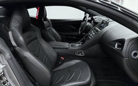 Aston Martin DBS III, 2021 год, 28 000 000 рублей, 17 фотография