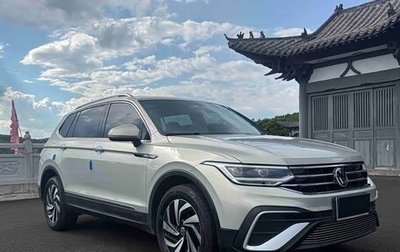 Volkswagen Tiguan II, 2022 год, 1 850 999 рублей, 1 фотография