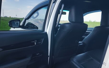 Toyota Hilux VIII, 2018 год, 4 000 000 рублей, 5 фотография