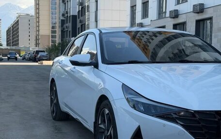 Hyundai Elantra, 2022 год, 1 520 000 рублей, 3 фотография