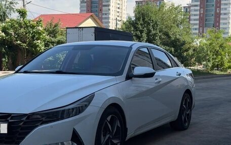 Hyundai Elantra, 2022 год, 1 520 000 рублей, 2 фотография