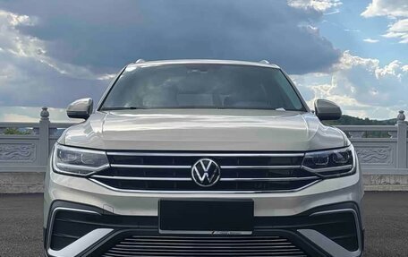 Volkswagen Tiguan II, 2022 год, 1 850 999 рублей, 2 фотография