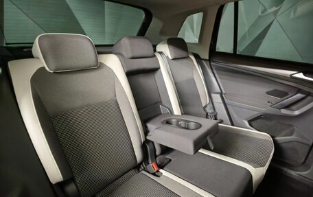 Volkswagen Tiguan II, 2020 год, 2 335 000 рублей, 17 фотография