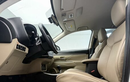 Mitsubishi Outlander III рестайлинг 3, 2019 год, 1 898 000 рублей, 8 фотография