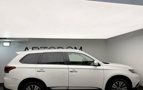 Mitsubishi Outlander III рестайлинг 3, 2019 год, 1 898 000 рублей, 5 фотография