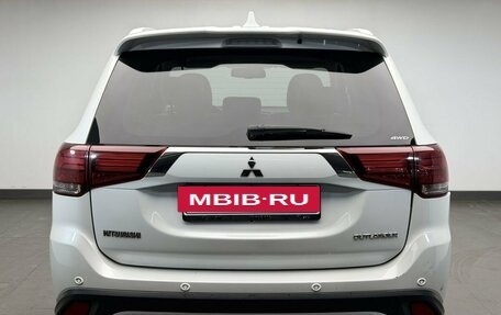 Mitsubishi Outlander III рестайлинг 3, 2019 год, 1 898 000 рублей, 3 фотография